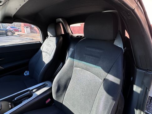 Used 2005 BMW Z4 2.5i image 9