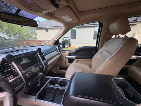 Used 2019 Ford F250 Lariat w/ Lariat Value Package AWD/4WD image 11