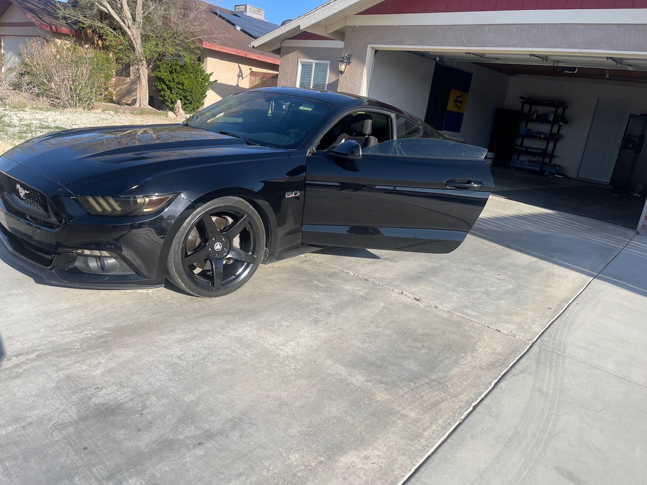 Used 2017 Ford Mustang GT RWD image 4