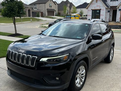 Used 2019 Jeep Cherokee Latitude w/ Popular Appearance Group image 1