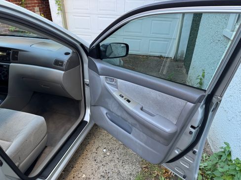 Used 2006 Toyota Corolla CE image 10