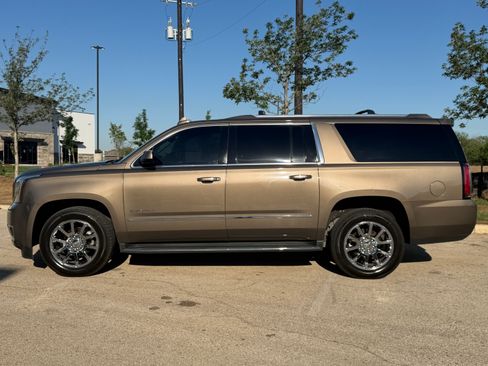 Used 2016 GMC Yukon XL Denali w/ Open Road Package AWD/4WD image 12