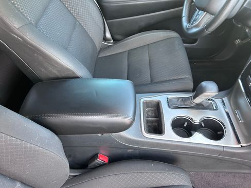 Used 2019 Jeep Grand Cherokee Laredo w/ 18" Wheel & 8.4" Radio Group image 12