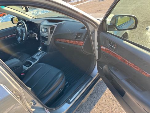 Used 2011 Subaru Outback 2.5i Limited w/ PWR Moonroof Pkg image 10