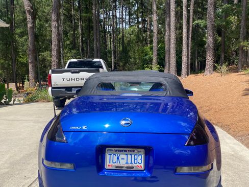 Used 2005 Nissan 350Z Touring RWD image 2