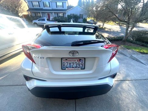 Used 2021 Toyota C-HR XLE image 6