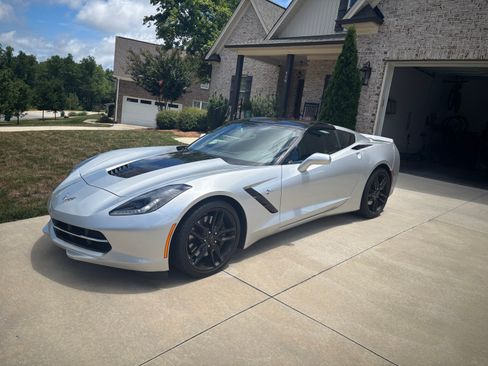 Used 2016 Chevrolet Corvette Stingray Coupe w/ Battery Protection Package RWD image 2