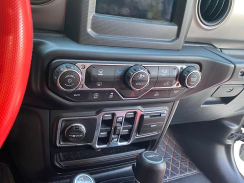 Used 2022 Jeep Gladiator Sport image 11