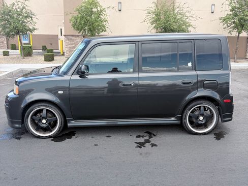 Used 2006 Scion xB FWD image 1