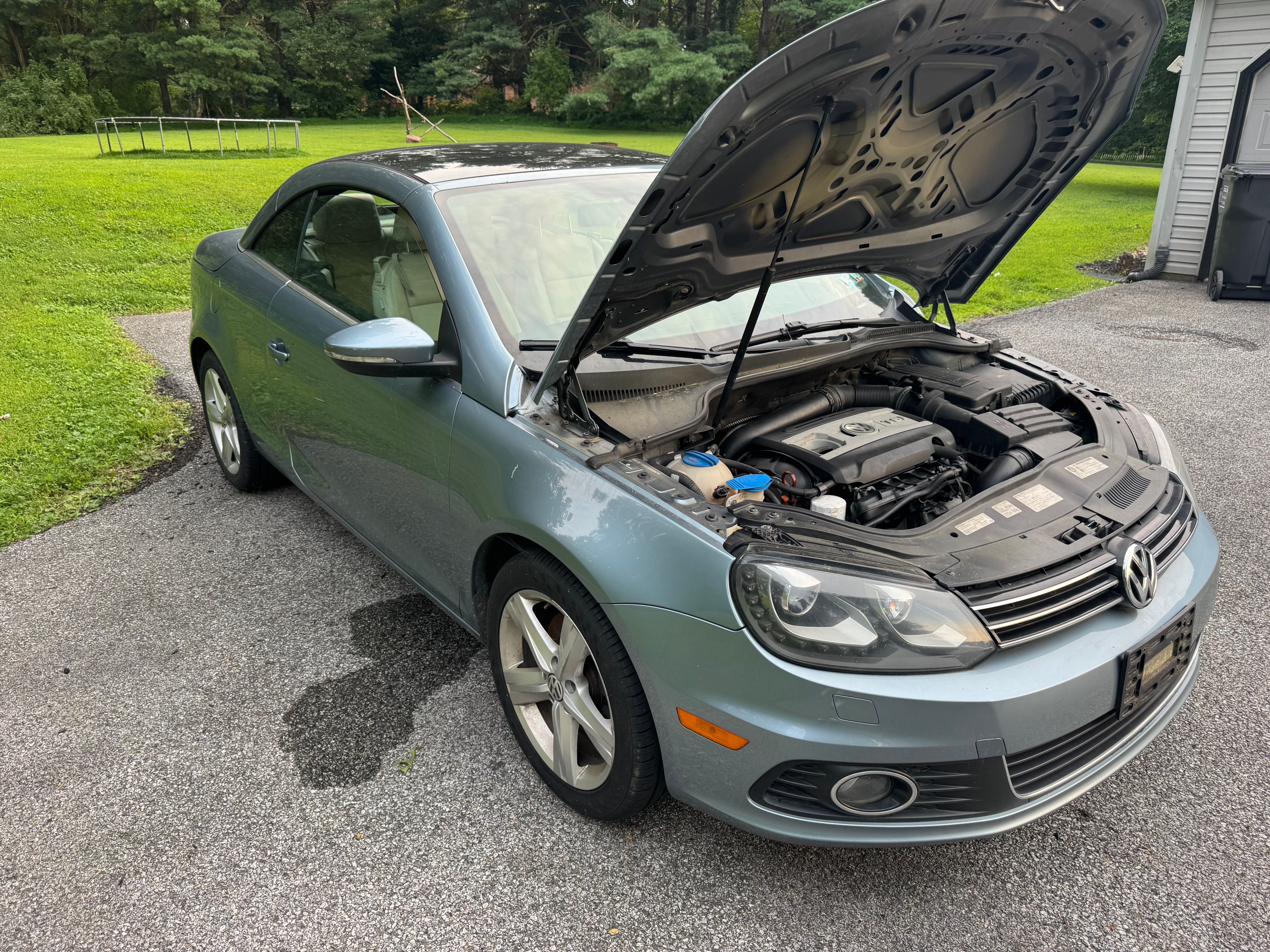 Used 2012 Volkswagen Eos Lux FWD image 2