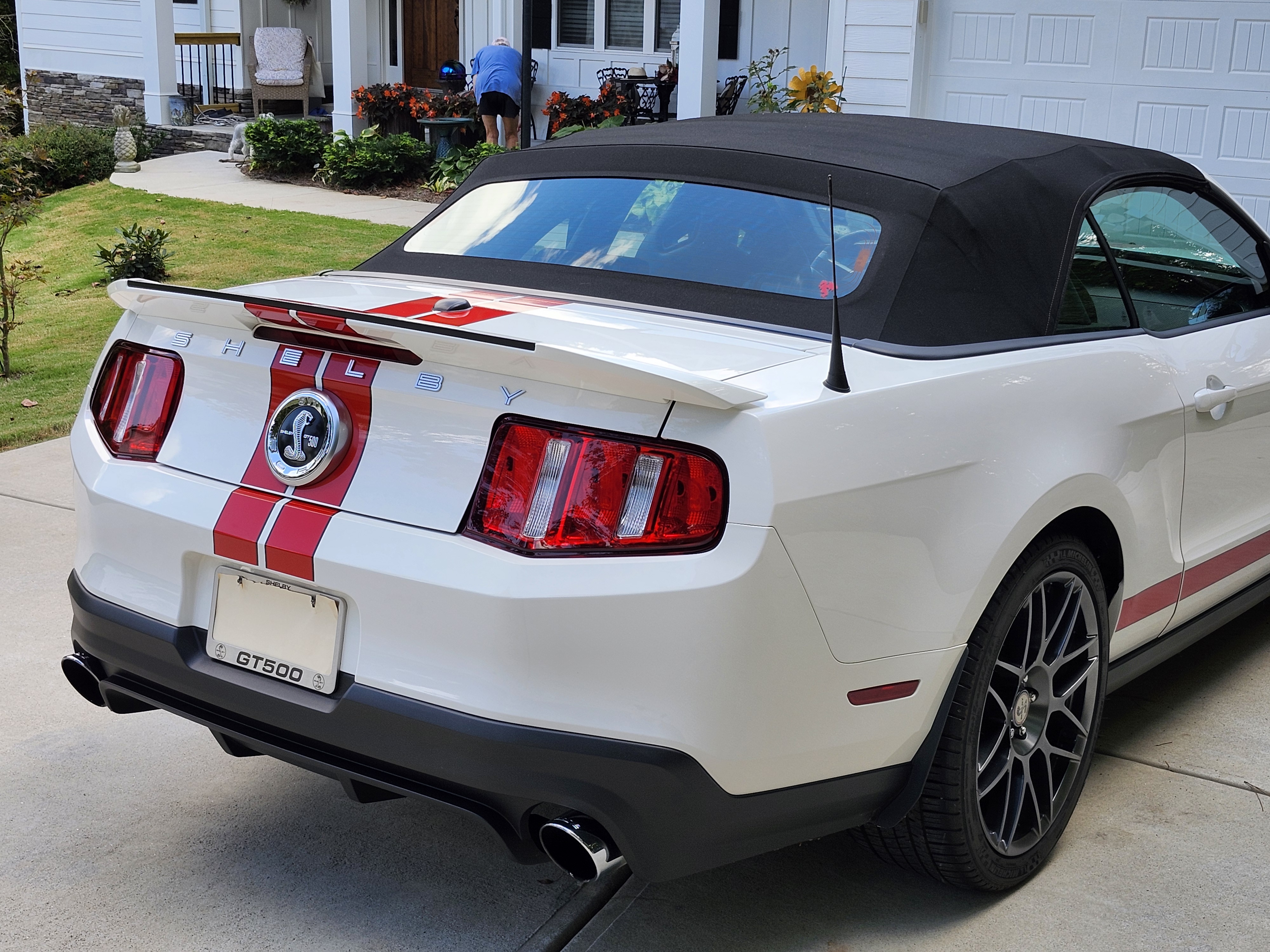 Used 2012 Ford Mustang Shelby GT500 w/ SVT Performance Pkg RWD image 8