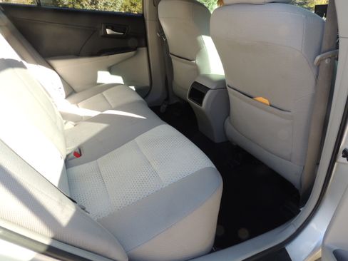 Used 2013 Toyota Camry LE image 11