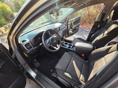 Used 2020 Kia Sportage LX image 5