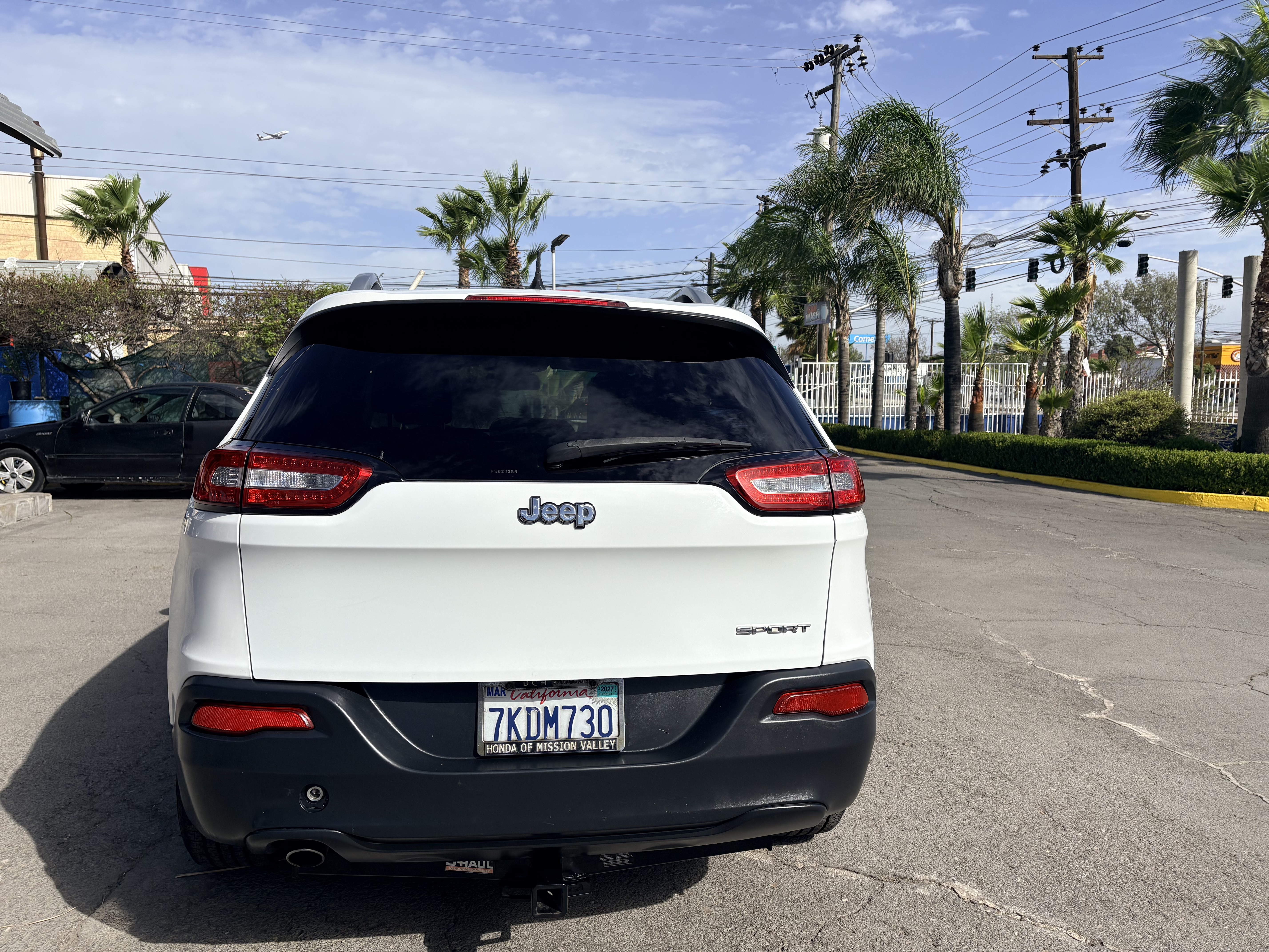 Used 2015 Jeep Cherokee Sport FWD image 8