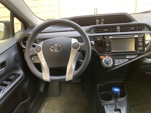 Used 2016 Toyota Prius C Three image 9