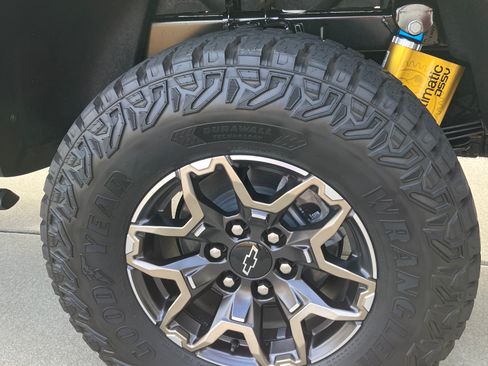 Used 2024 Chevrolet Colorado ZR2 w/ ZR2 Convenience Package III image 14