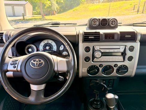 Used 2010 Toyota FJ Cruiser 4WD image 15