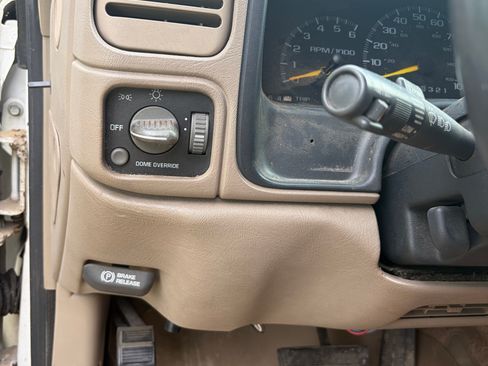 Used 1997 GMC Suburban 2500 AWD/4WD image 14