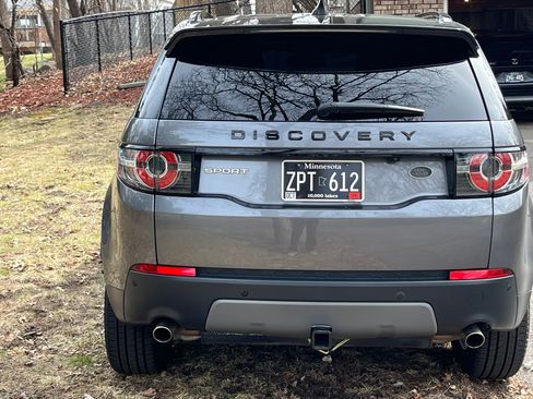 Used 2017 Land Rover Discovery Sport SE image 4