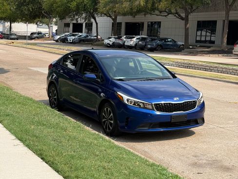 Used 2017 Kia Forte LX FWD image 5