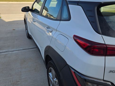 Used 2022 Hyundai Kona SE image 4