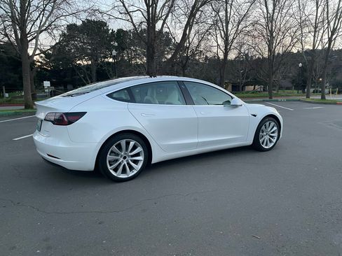 Used 2020 Tesla Model 3 Long Range image 8