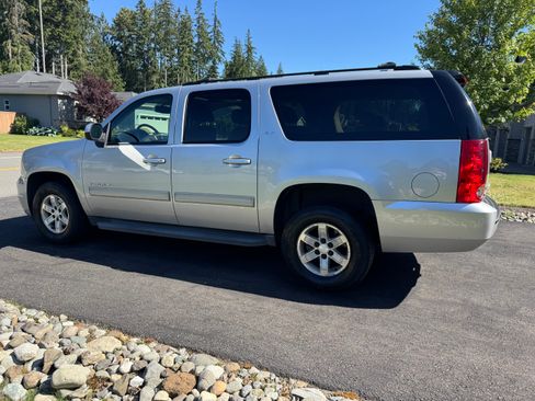 Used 2010 GMC Yukon XL SLT w/ SLT-2 Equipment Package AWD/4WD image 9