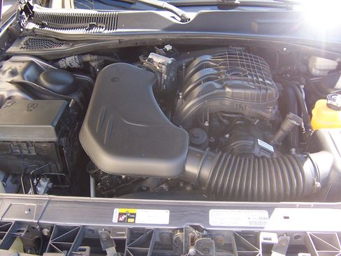 Used 2013 Dodge Challenger SXT image 19