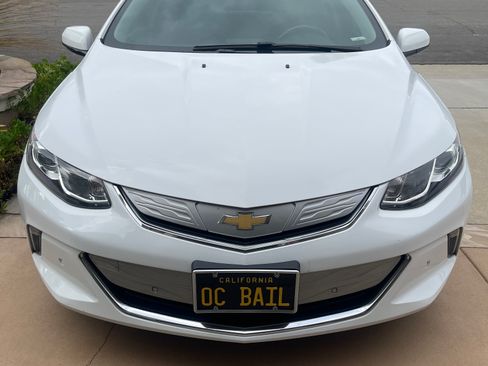 Used 2018 Chevrolet Volt Premier w/ Driver Confidence Package FWD image 18