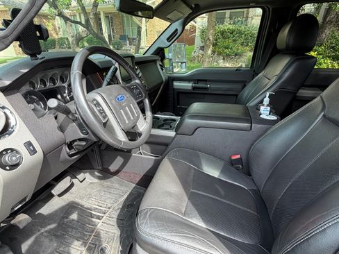 Used 2016 Ford F250 Lariat w/ Lariat Ultimate Package AWD/4WD image 9