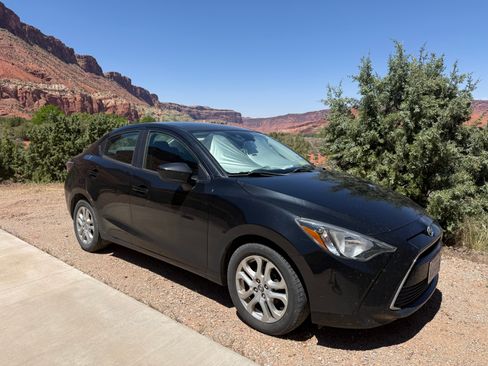 Used 2016 Scion iA FWD image 5