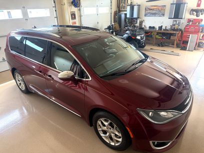 Used 2017 Chrysler Pacifica Limited w/ Advanced Safetytec Group