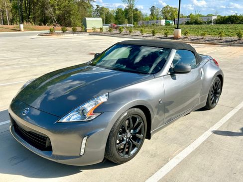 Used 2016 Nissan 370Z Touring image 12