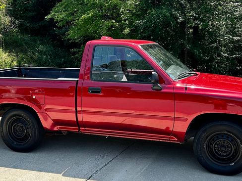 Used 1994 Toyota Pickup 2WD Regular Cab image 8