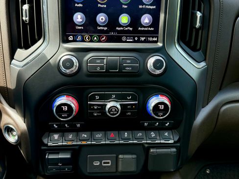 Used 2021 GMC Sierra 2500 Denali w/ Denali Black Diamond Edition AWD/4WD image 16