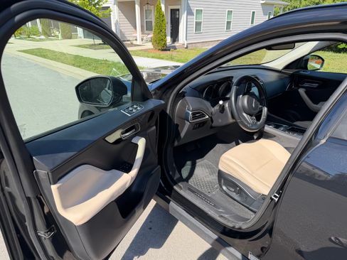 Used 2018 Jaguar F-PACE Premium AWD/4WD image 9