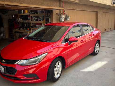 Used 2016 Chevrolet Cruze LT FWD image 1