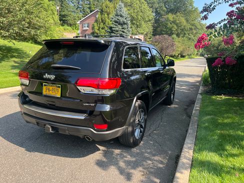 Used 2020 Jeep Grand Cherokee Limited w/ Luxury Group II image 10
