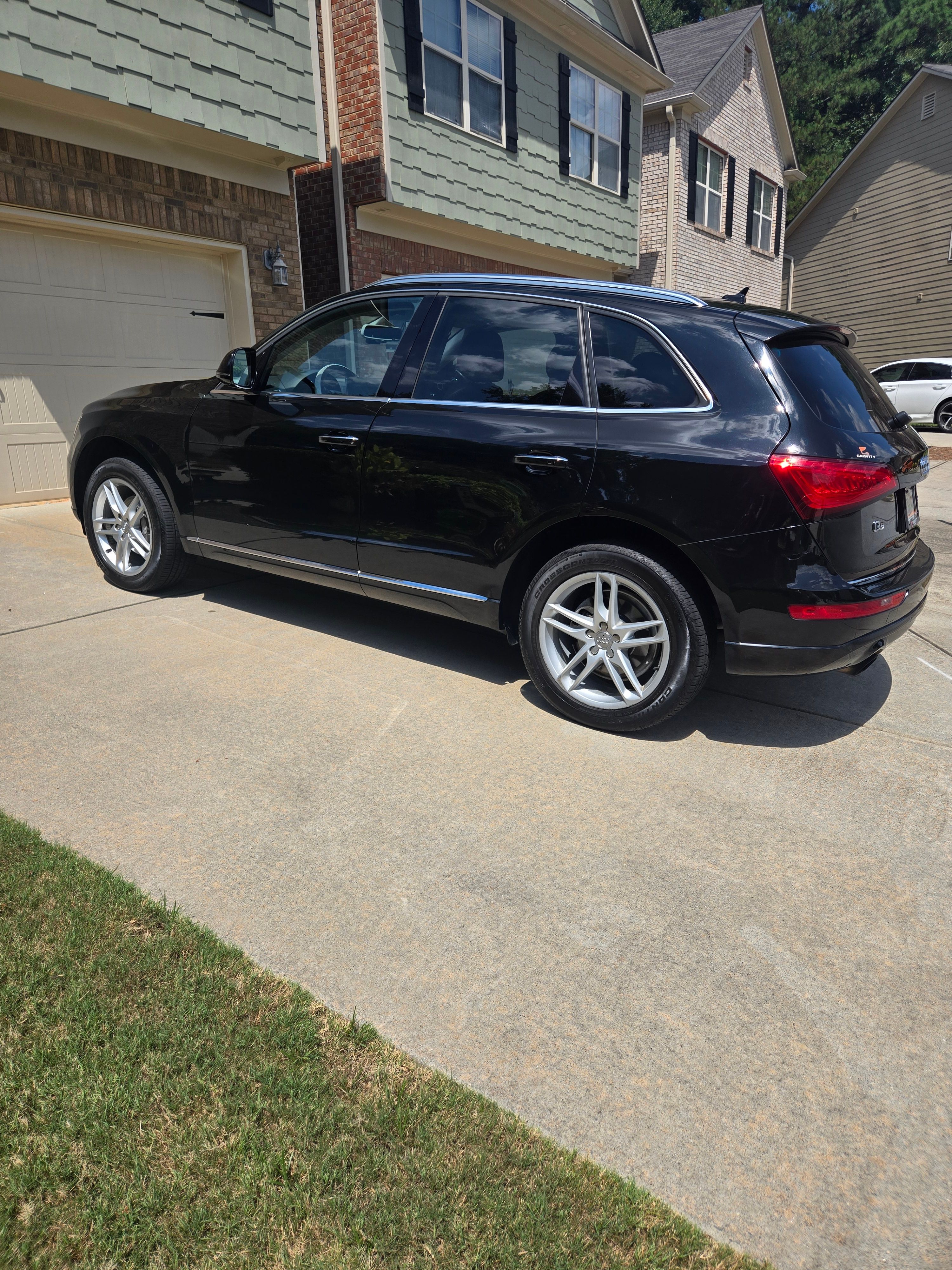 Used 2017 Audi Q5 2.0T Premium Plus w/ Technology Package AWD/4WD image 2