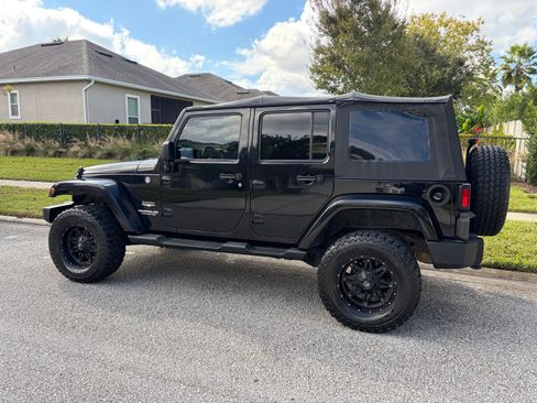 Used 2013 Jeep Wrangler Unlimited Sahara image 4