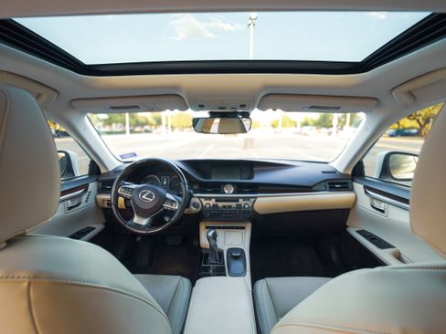 Used 2017 Lexus ES 350 w/ Premium Package FWD image 14