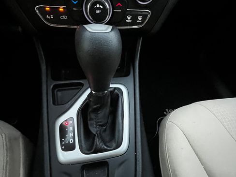Used 2017 Jeep Cherokee Latitude w/ Comfort & Sound Group FWD image 6