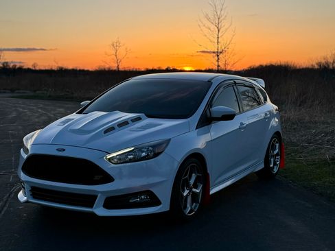 Used 2017 Ford Focus ST image 1