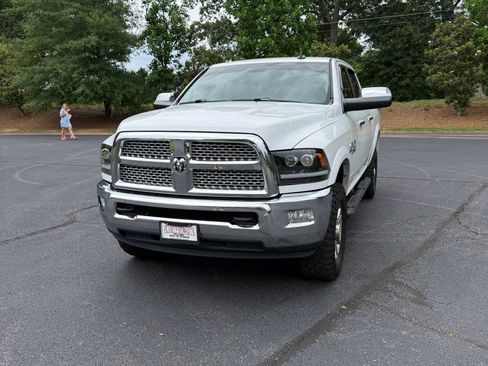 Used 2014 RAM 2500 Laramie AWD/4WD image 2