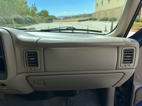 Used 2007 GMC Sierra 2500 SLE w/ Heavy-Duty Power Package RWD image 21