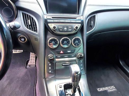 Used 2013 Hyundai Genesis 3.8 RWD image 15