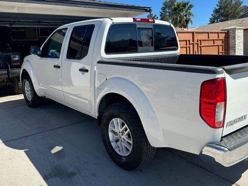 Used 2018 Nissan Frontier SV image 6