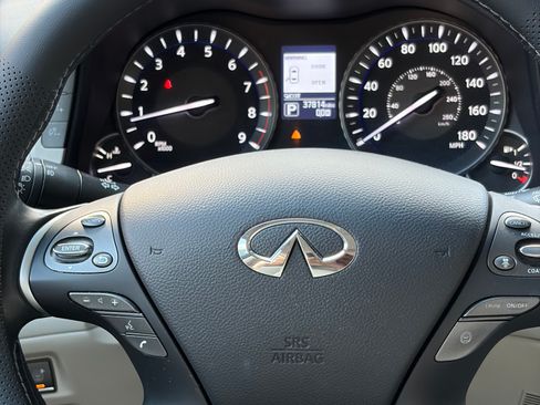 Used 2015 INFINITI Q70 L 5.6 w/ V8 Deluxe Technology Package RWD image 22