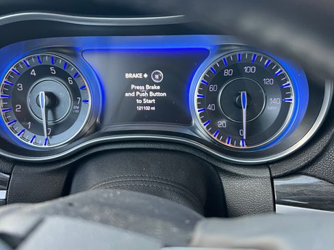 Used 2017 Chrysler 300 Limited image 8