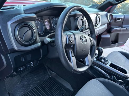 Used 2021 Toyota Tacoma 4x4 Double Cab image 6